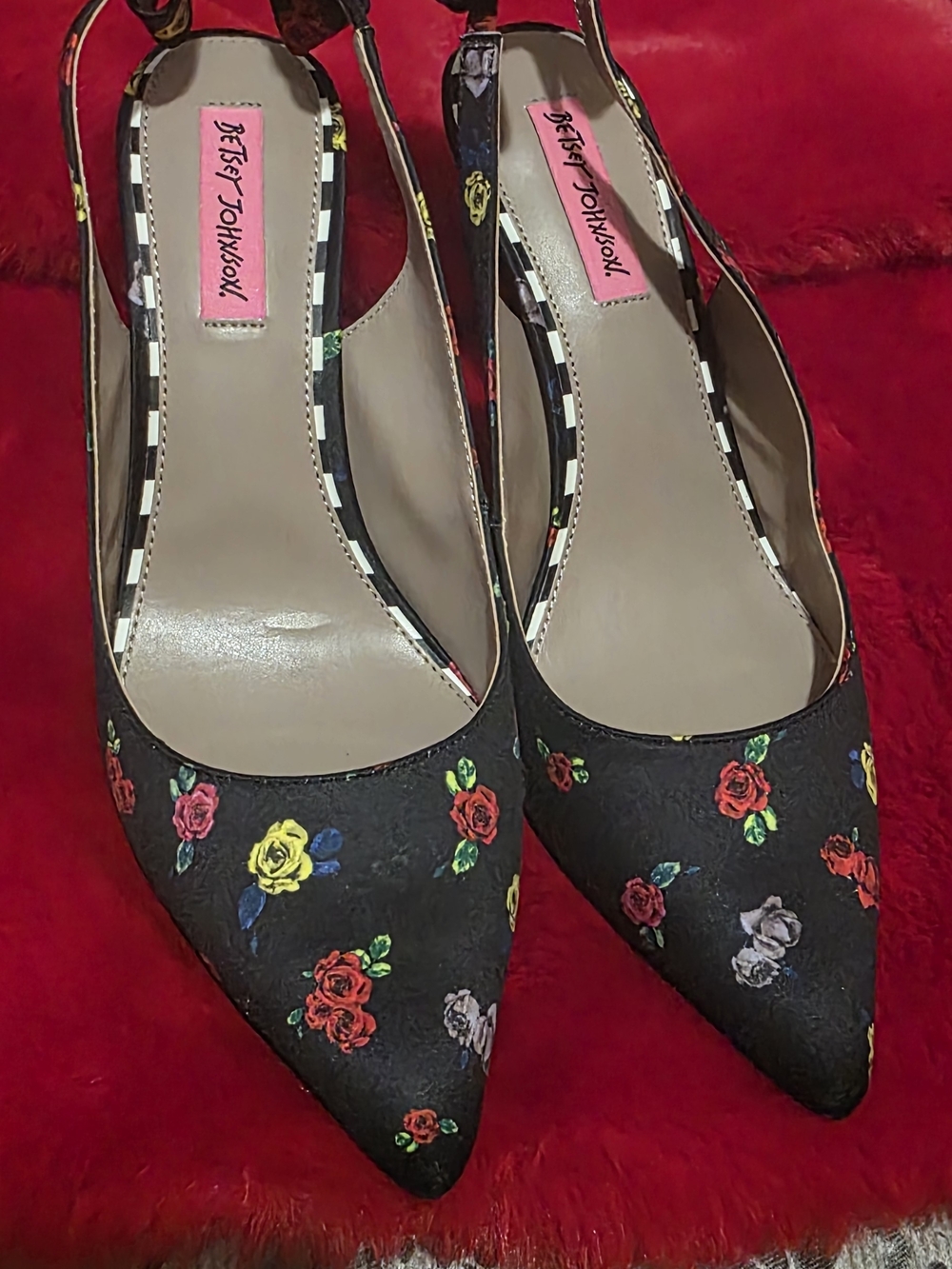 Betsey Johnson Black Floral Pointed Toe Slingback Pumps
